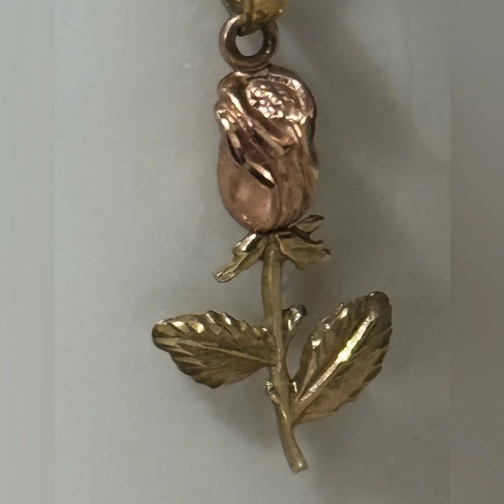 Like New Necklace-Single Rose Detail-2 Toned Yellow Gold/Rose Gold with Chain - Picture 6 of 15